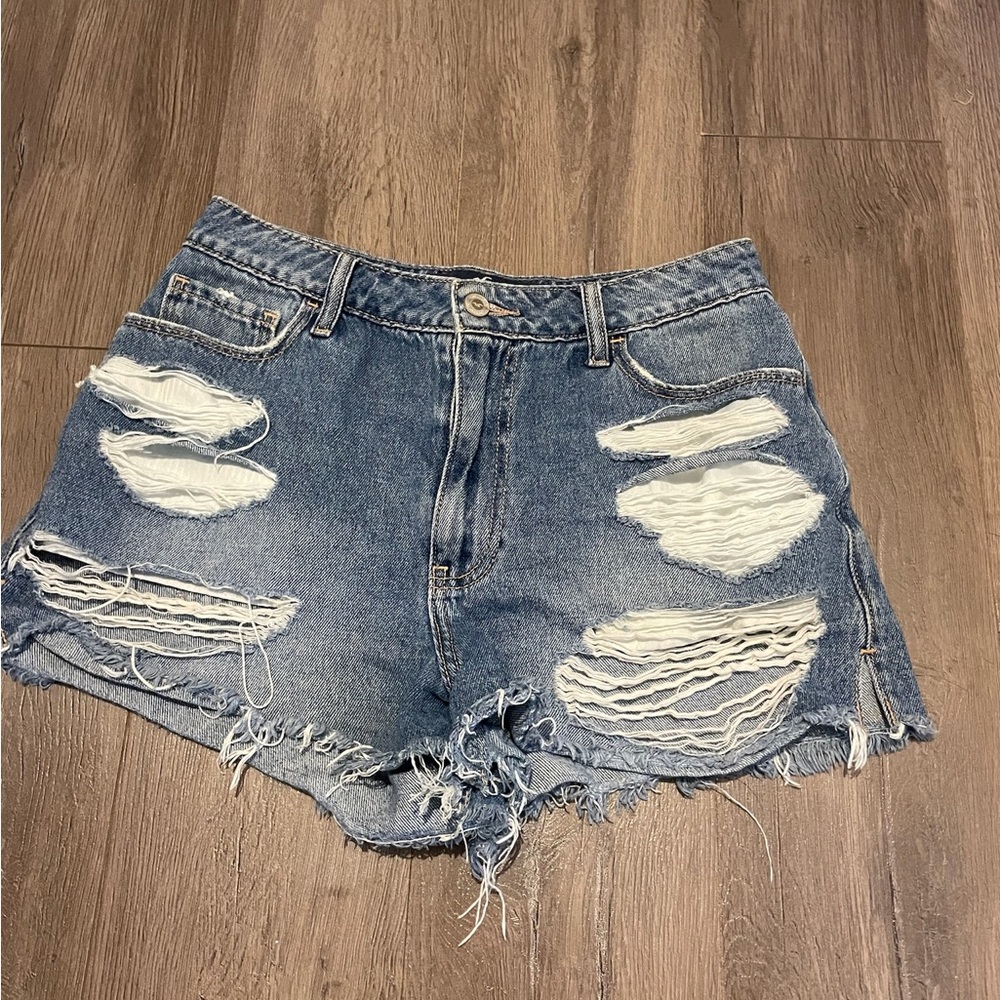 Holister ripped ultra high rise relax denim shorts S5 W27